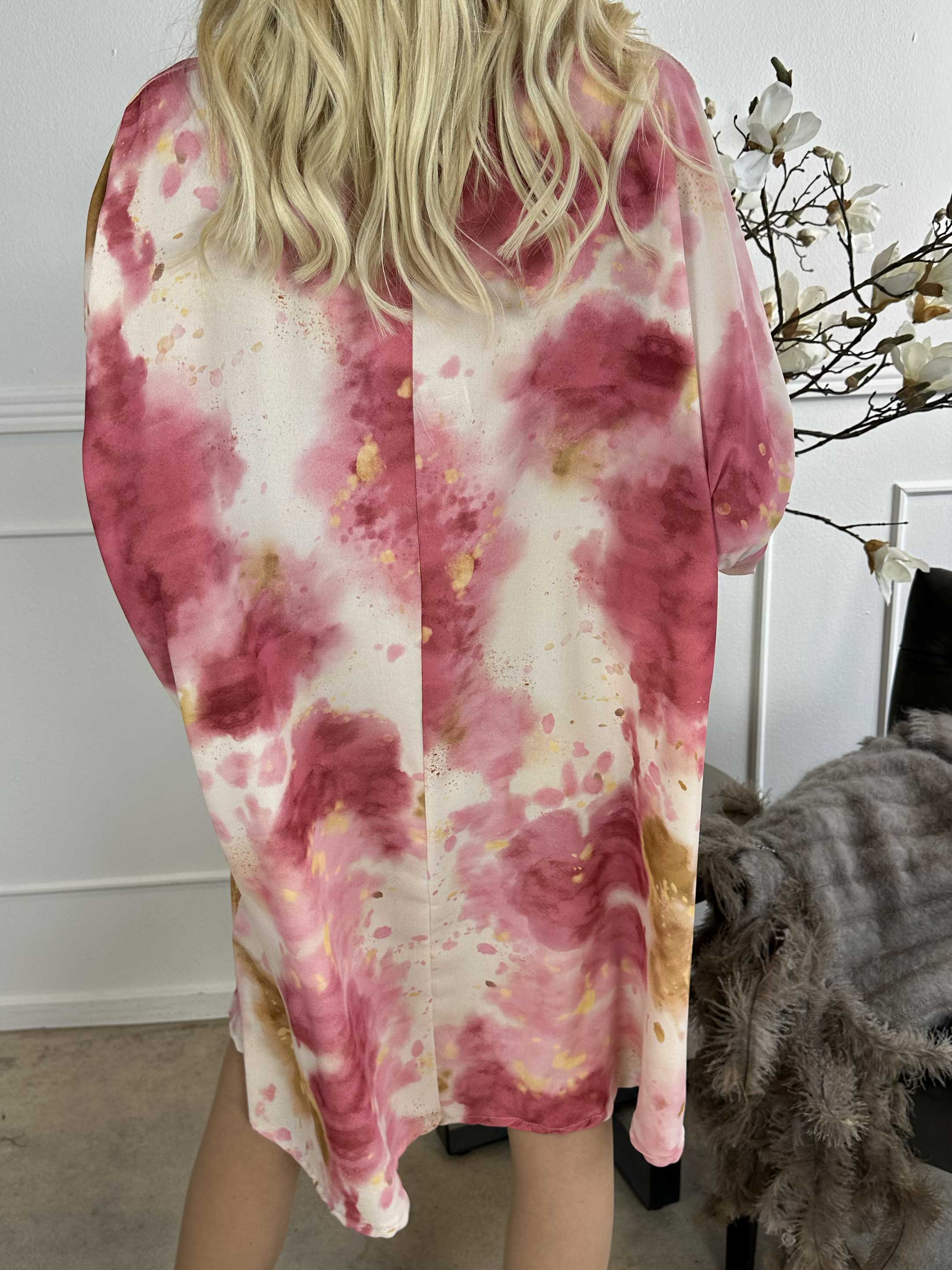 Alfrida - Batikmönstrad klänning i lös passform